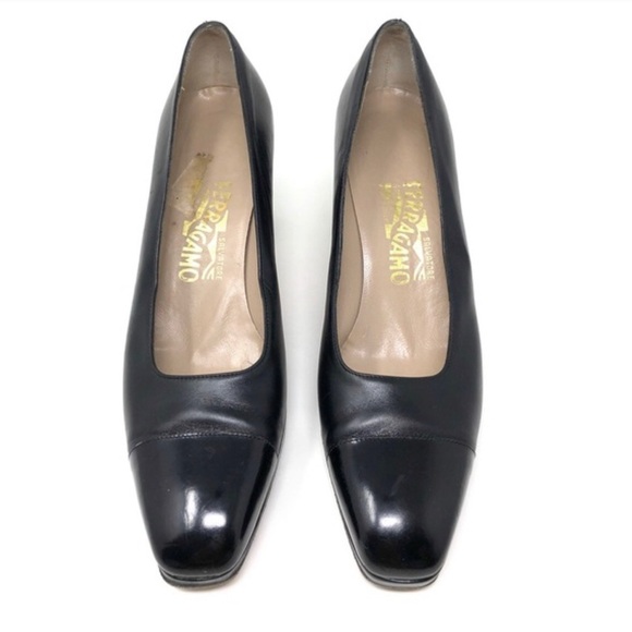 SALVATORE FERRAGAMO Classic Black Pump Square toe 9 - Picture 1 of 14